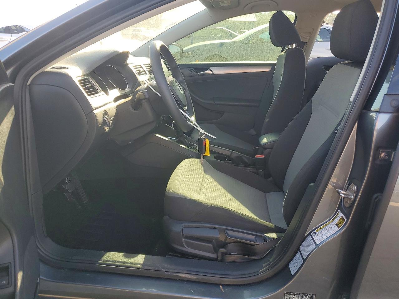 Volkswagen Jetta S