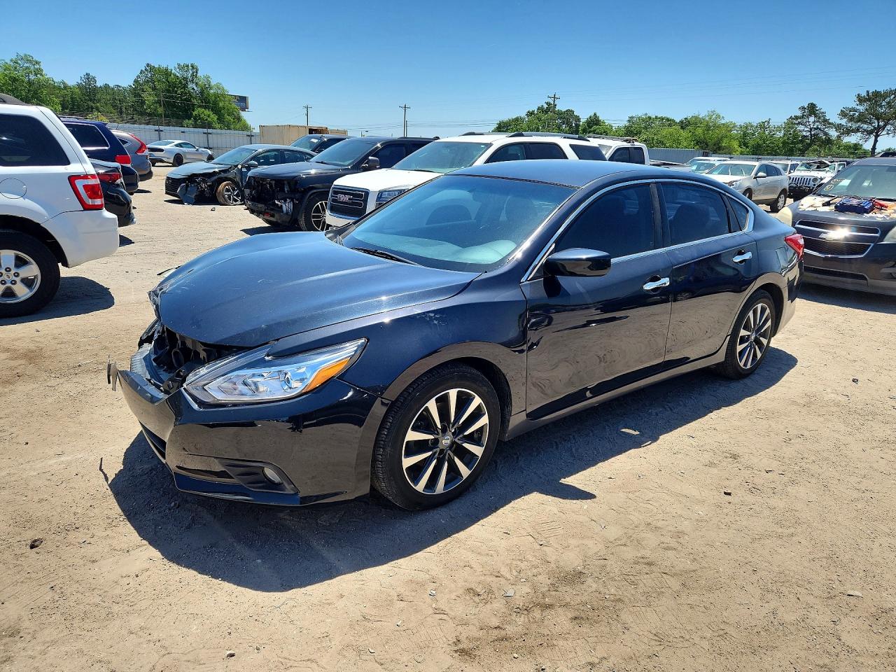 Salvage Nissan Altima Image