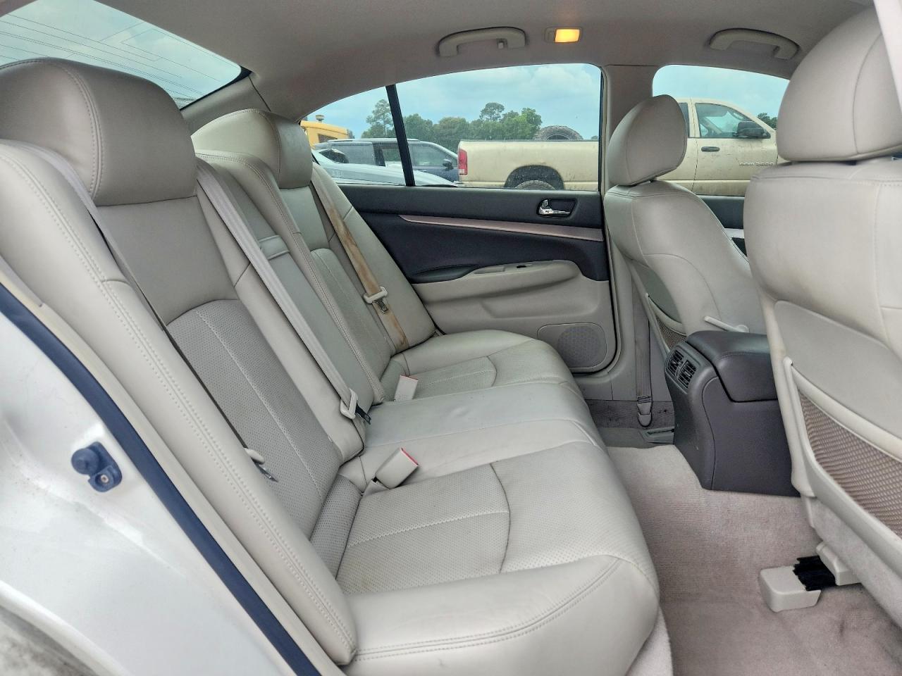 INFINITI G37 Journey