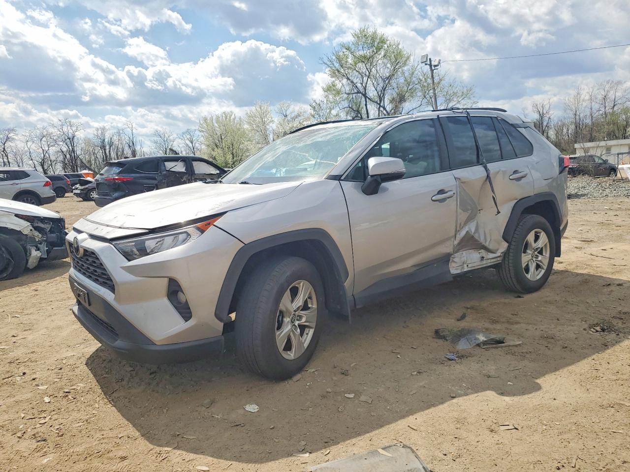 Salvage Toyota RAV4 Image