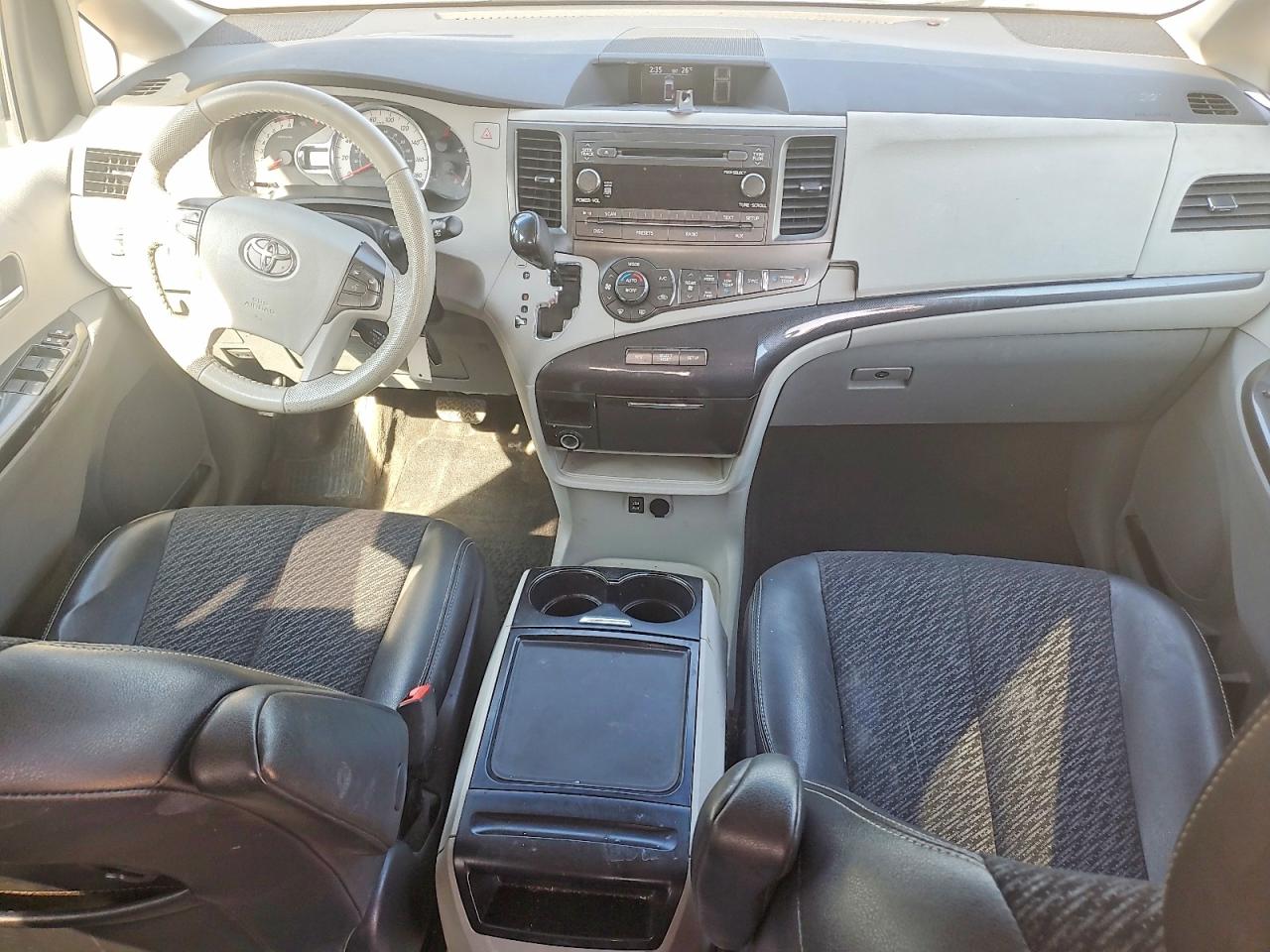 Toyota Sienna Se 8-passenger
