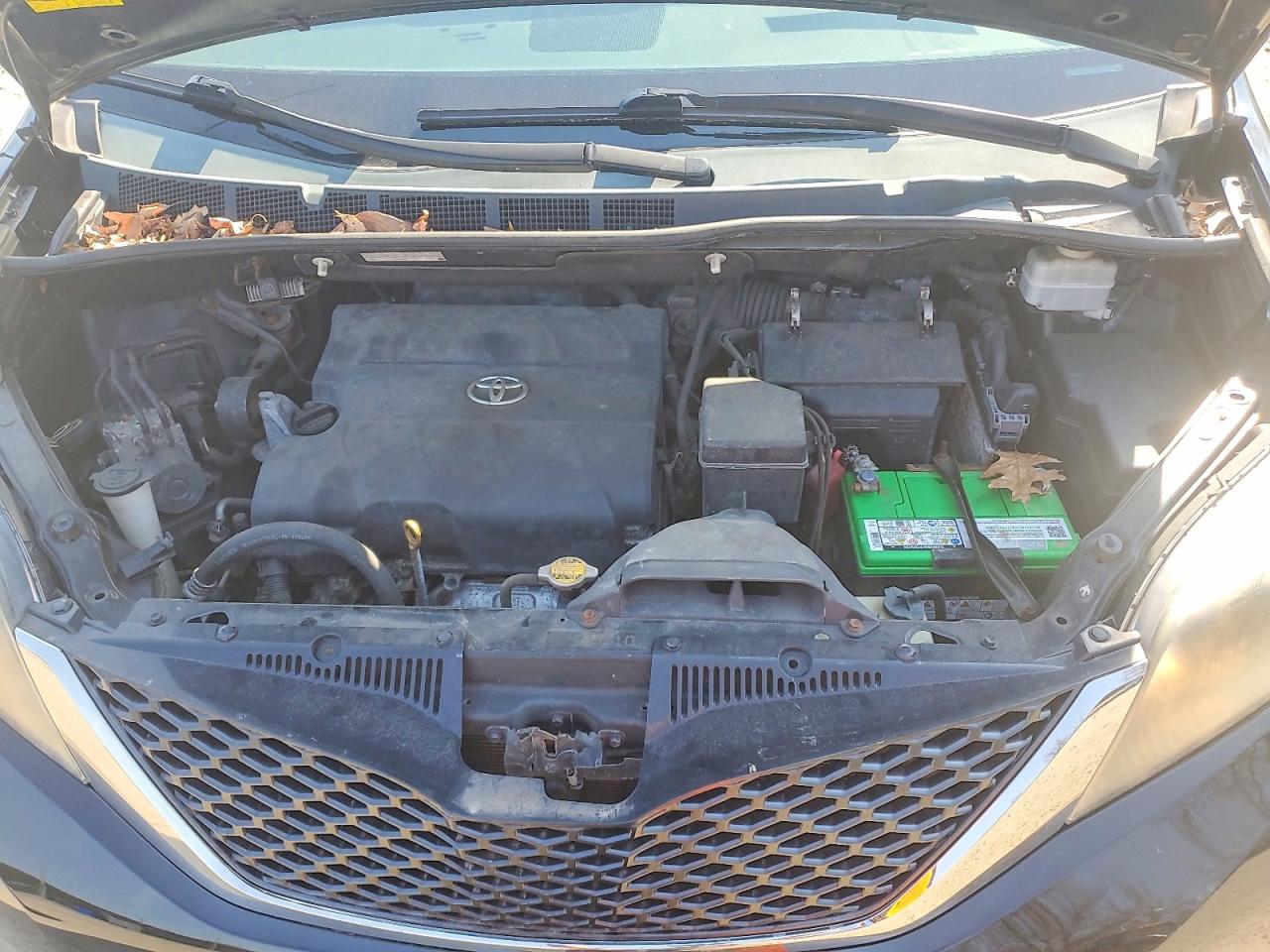 Toyota Sienna Se 8-passenger