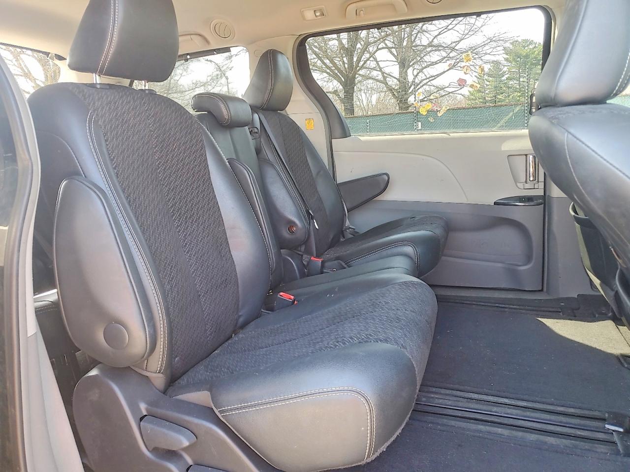 Toyota Sienna Se 8-passenger