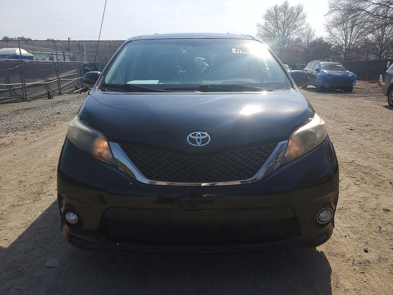 Toyota Sienna Se 8-passenger