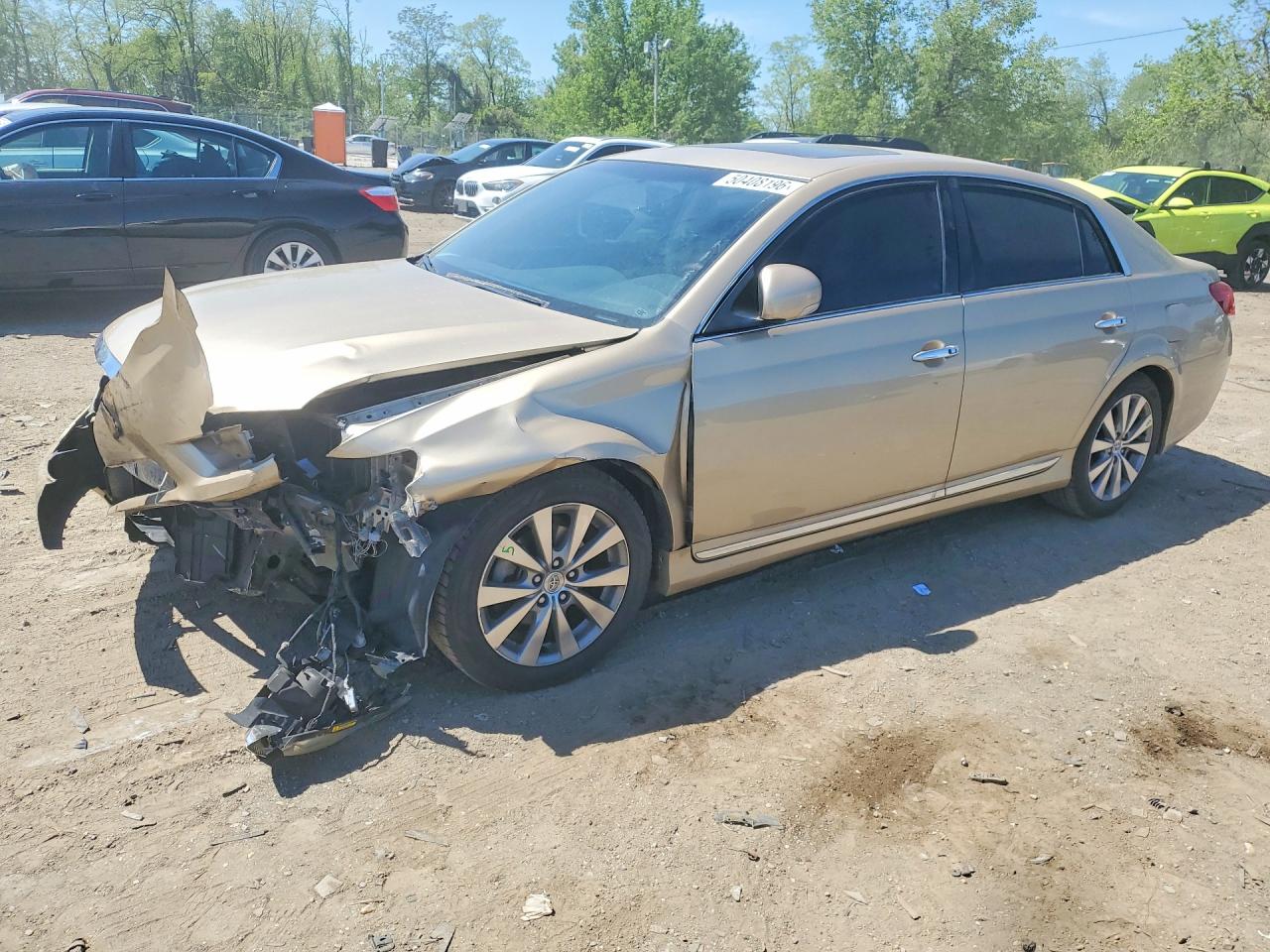 Salvage Toyota Avalon Image