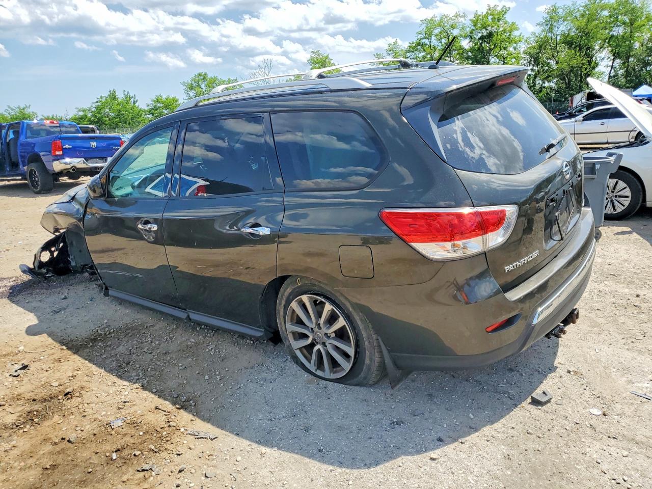 Nissan Pathfinder S