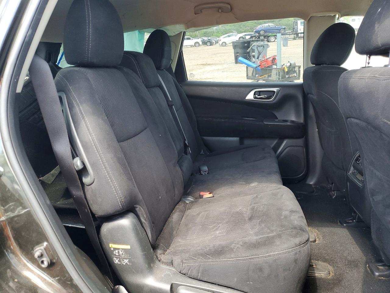 Nissan Pathfinder S