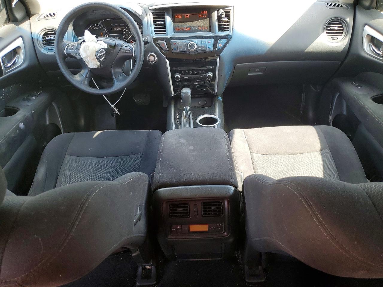 Nissan Pathfinder S