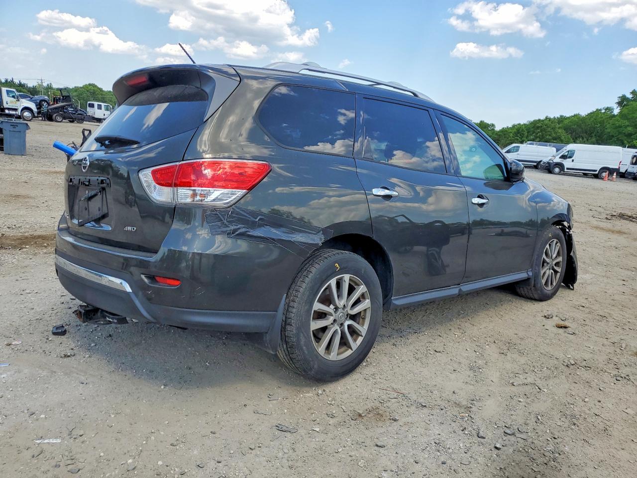Nissan Pathfinder S