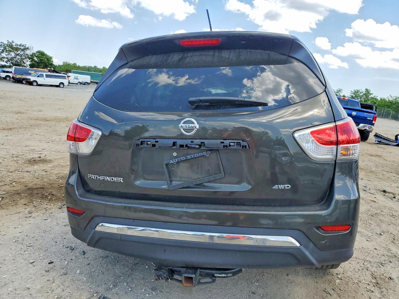Nissan Pathfinder S