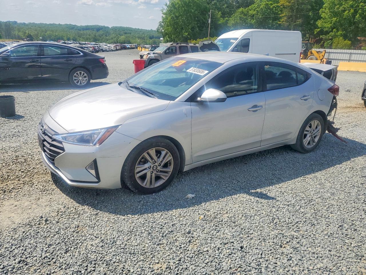 Salvage Hyundai ELANTRA Image