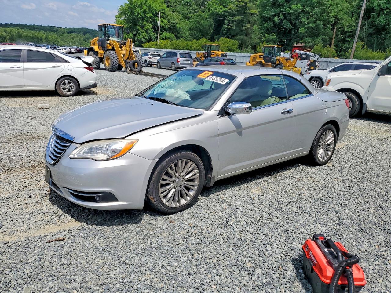 Salvage Chrysler 200 Image