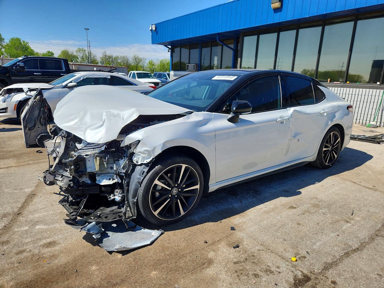 Salvage Toyota Camry Image