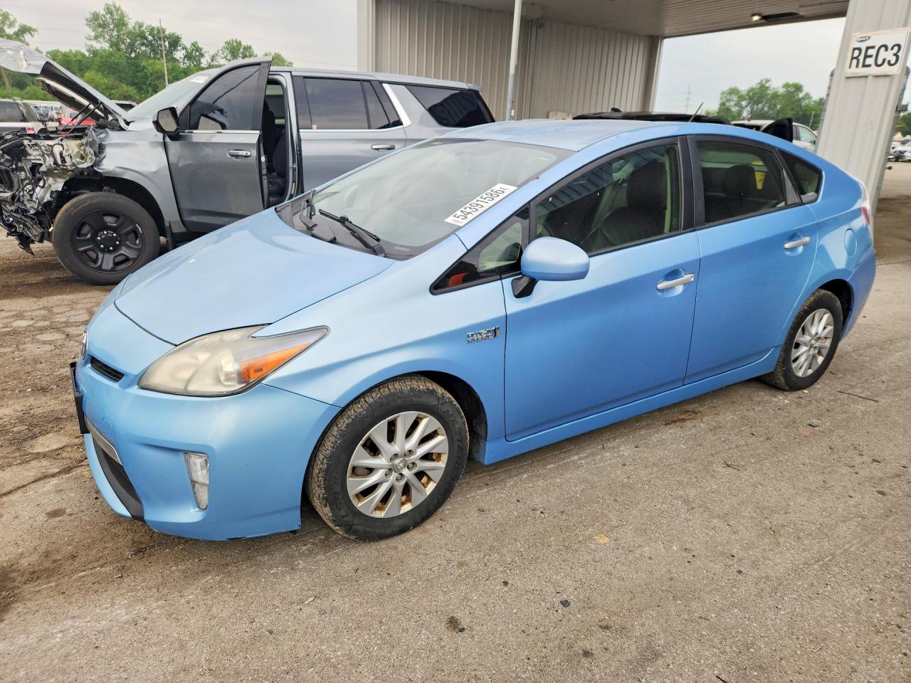 Salvage Toyota Prius Image