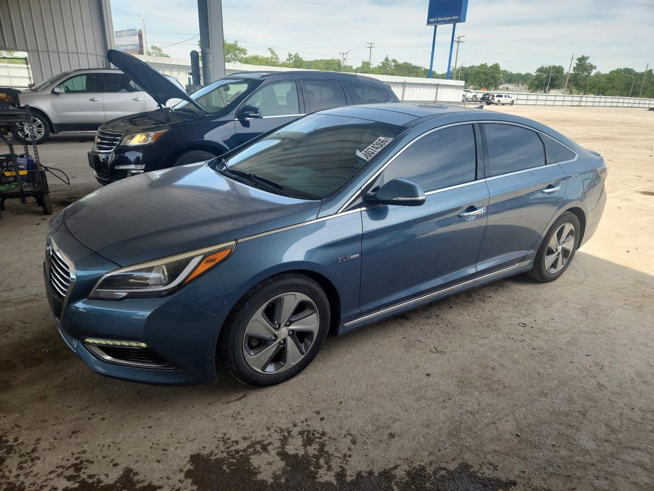 Salvage Hyundai SONATA Image