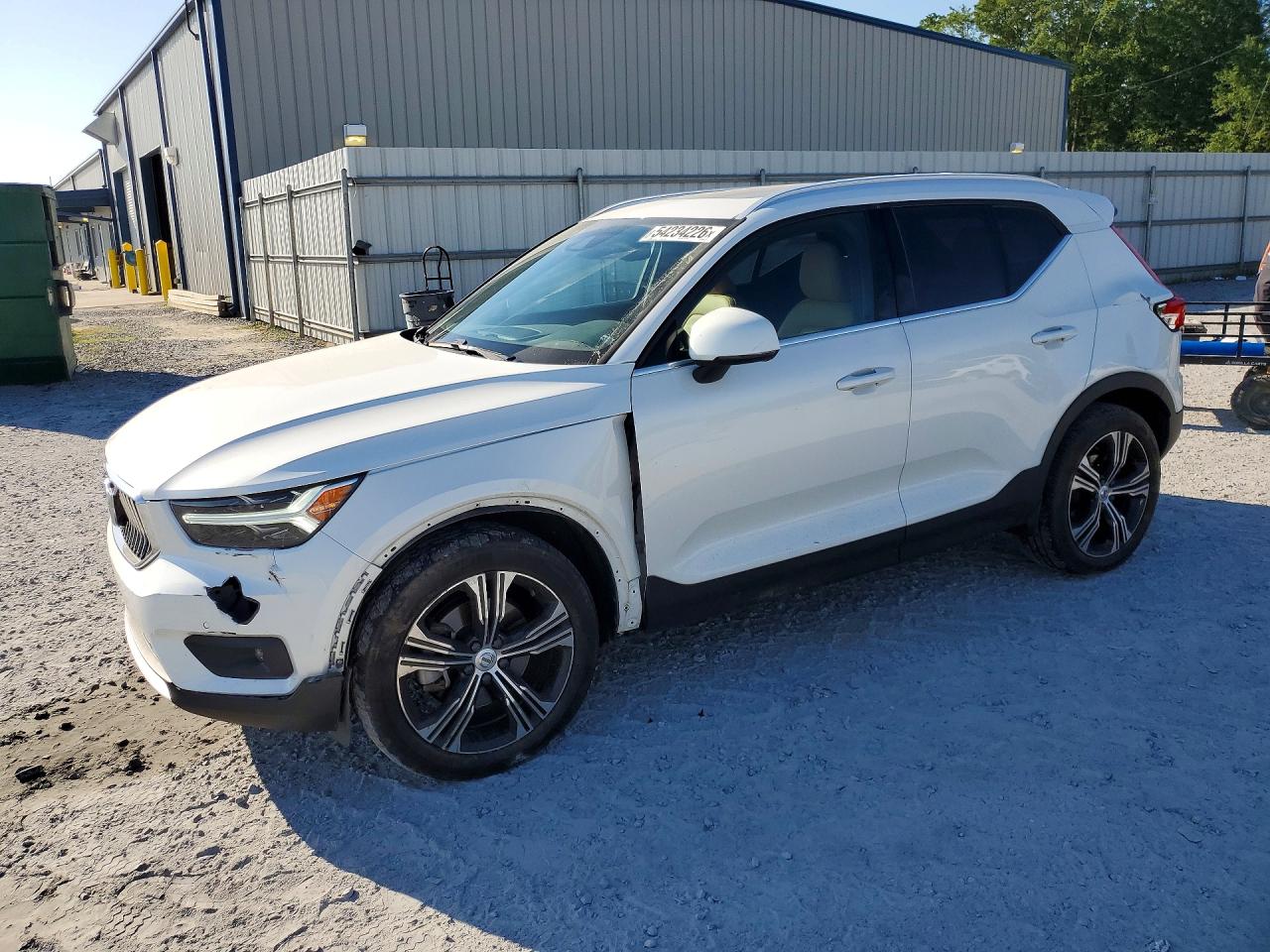 Salvage Volvo XC40 Image