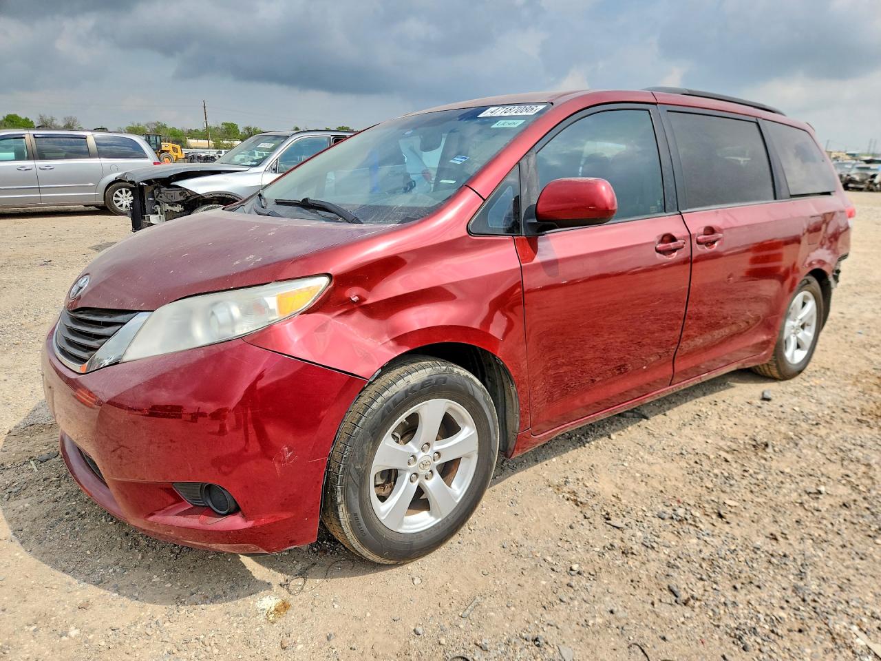 Salvage Toyota Sienna Image