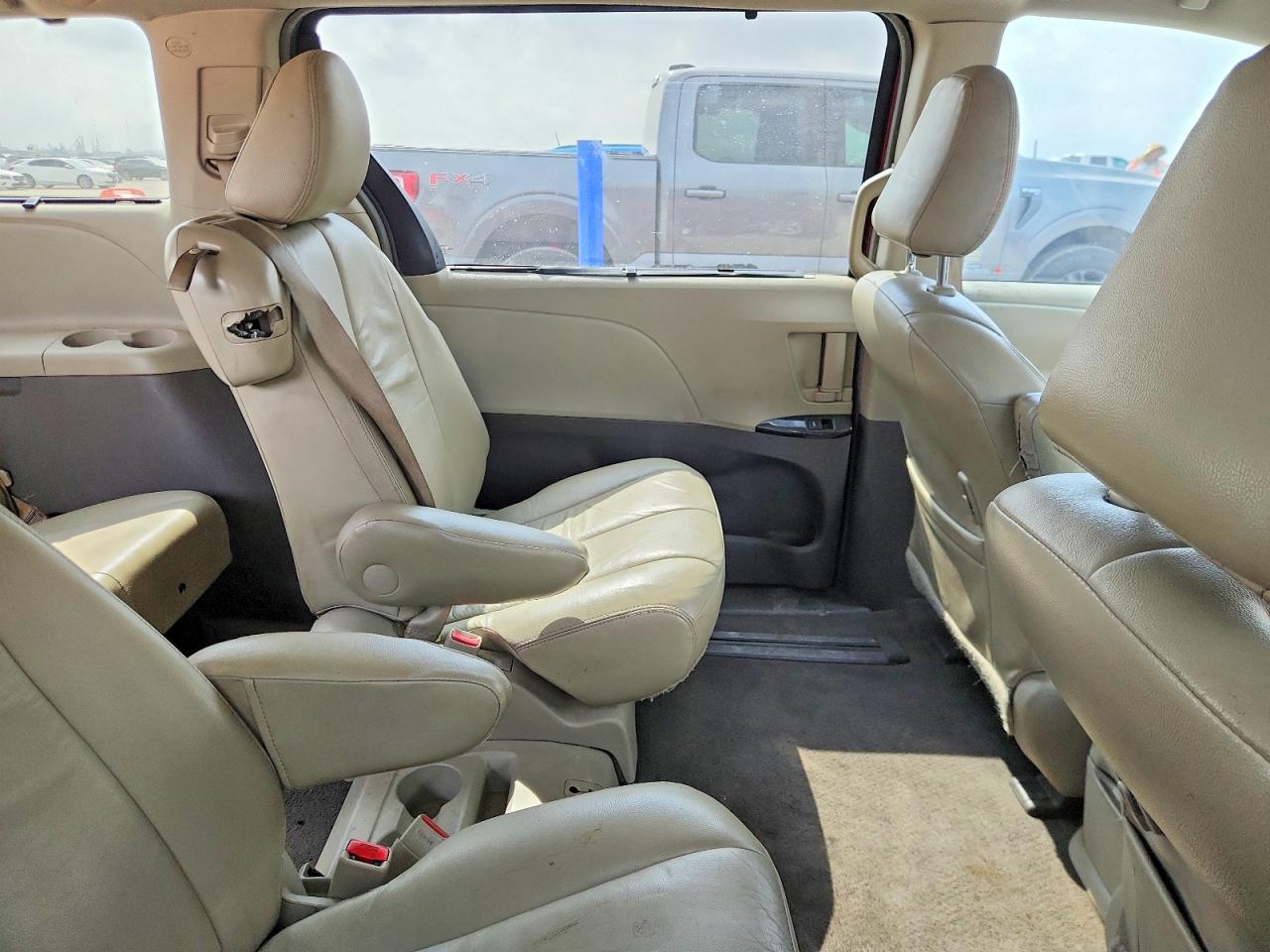 Toyota Sienna Le 8-passenger
