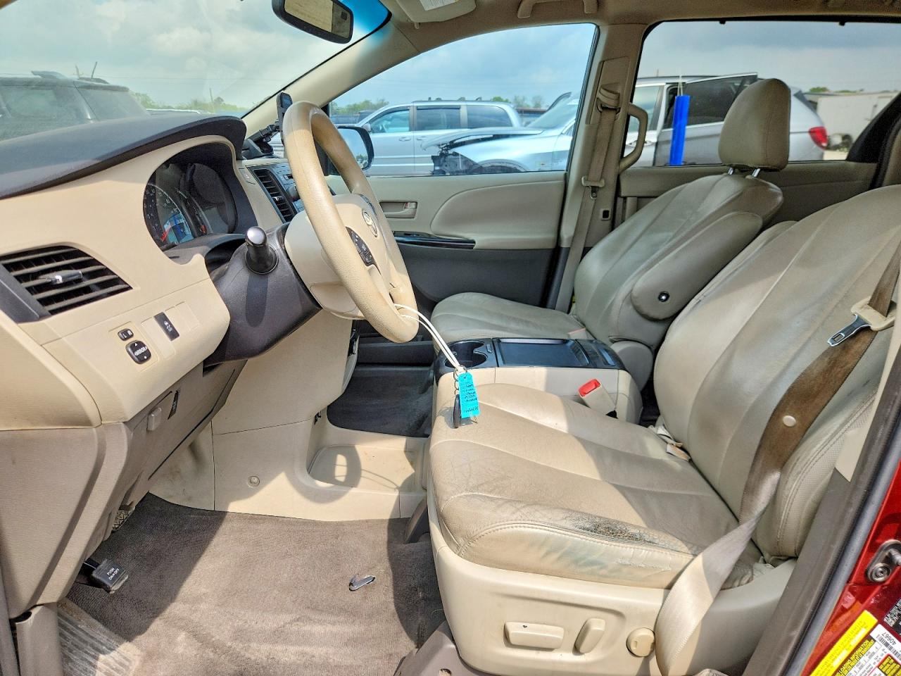 Toyota Sienna Le 8-passenger