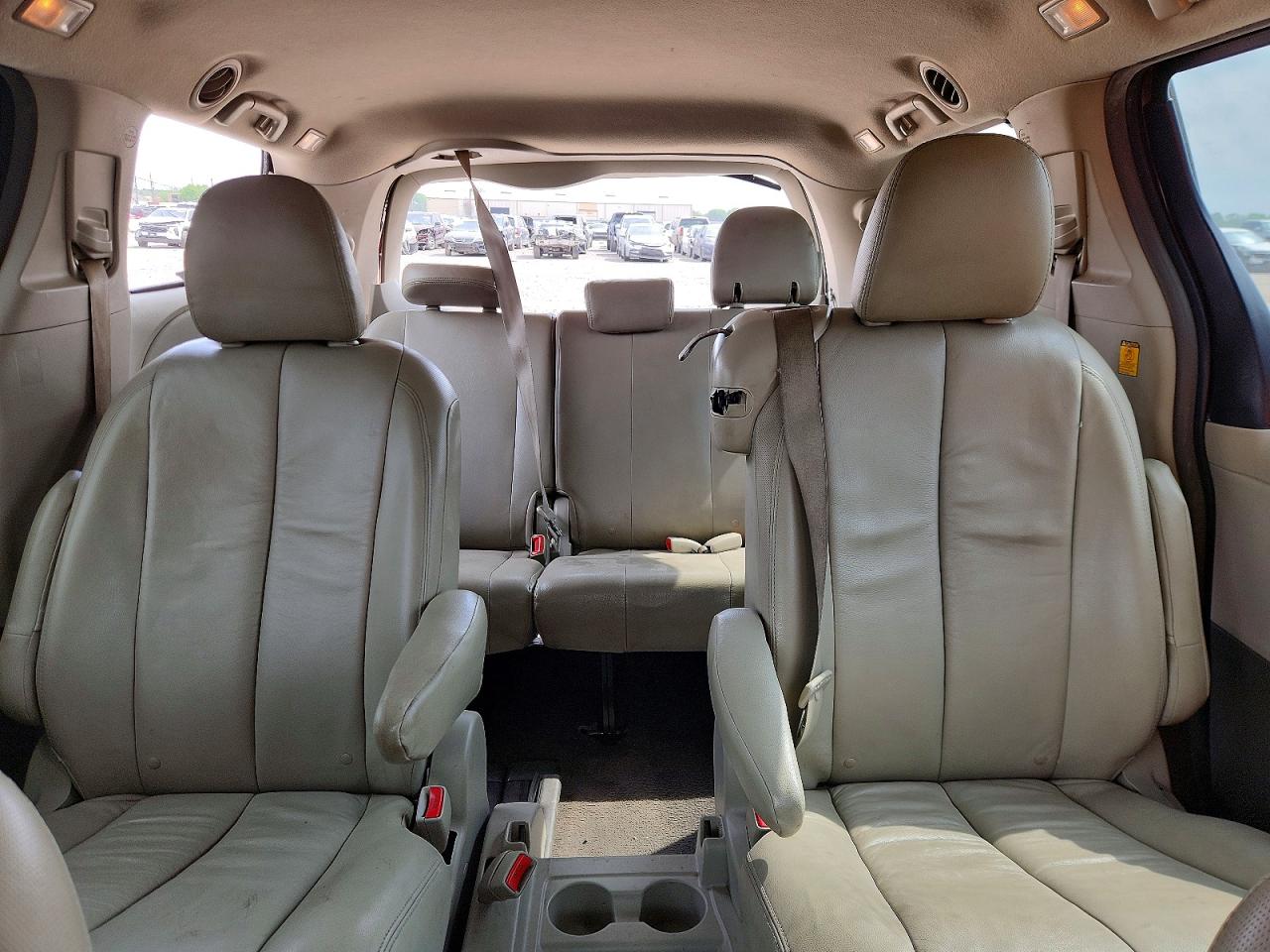 Toyota Sienna Le 8-passenger