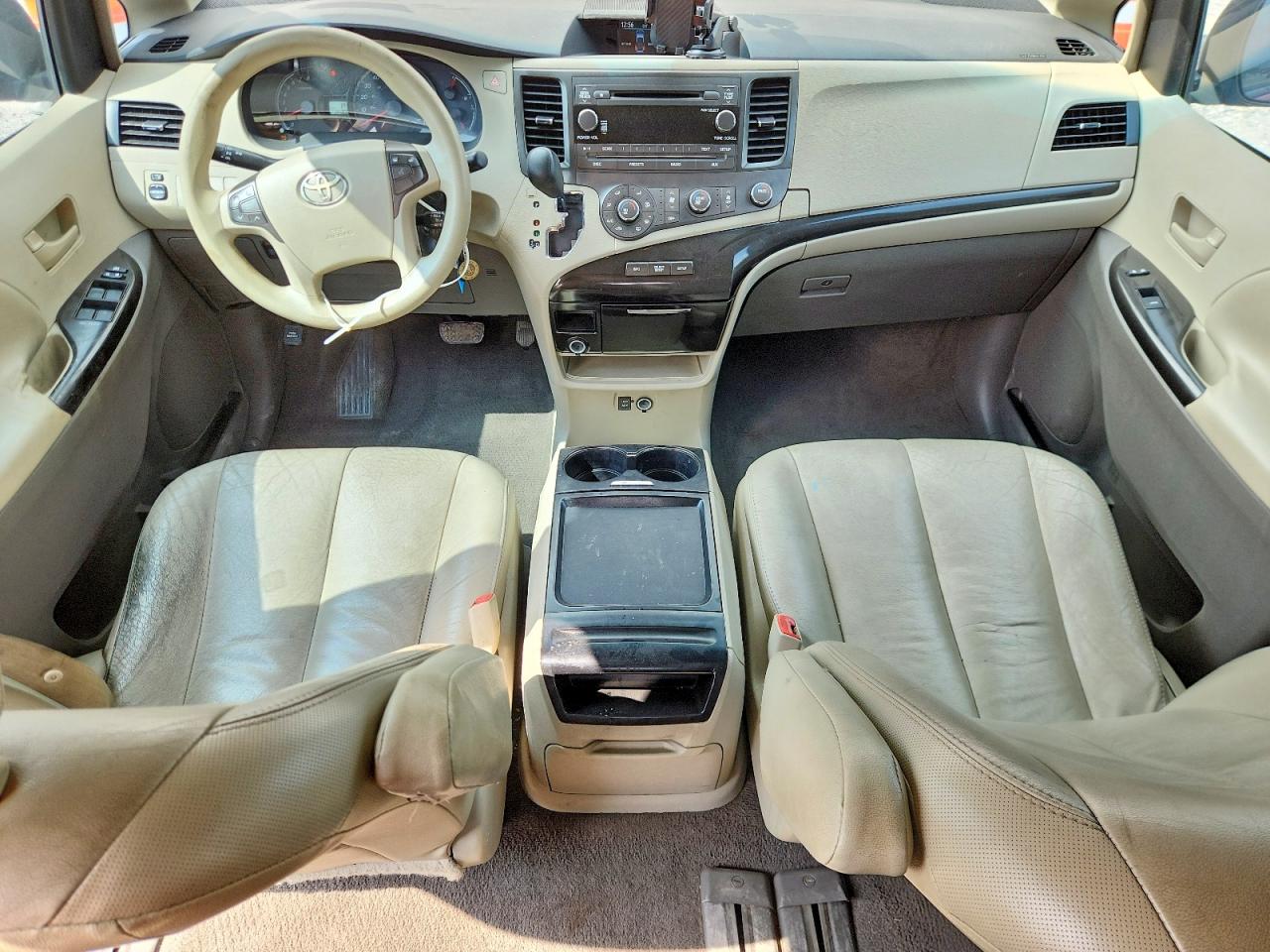 Toyota Sienna Le 8-passenger