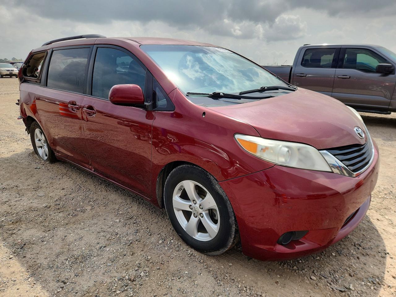 Toyota Sienna Le 8-passenger