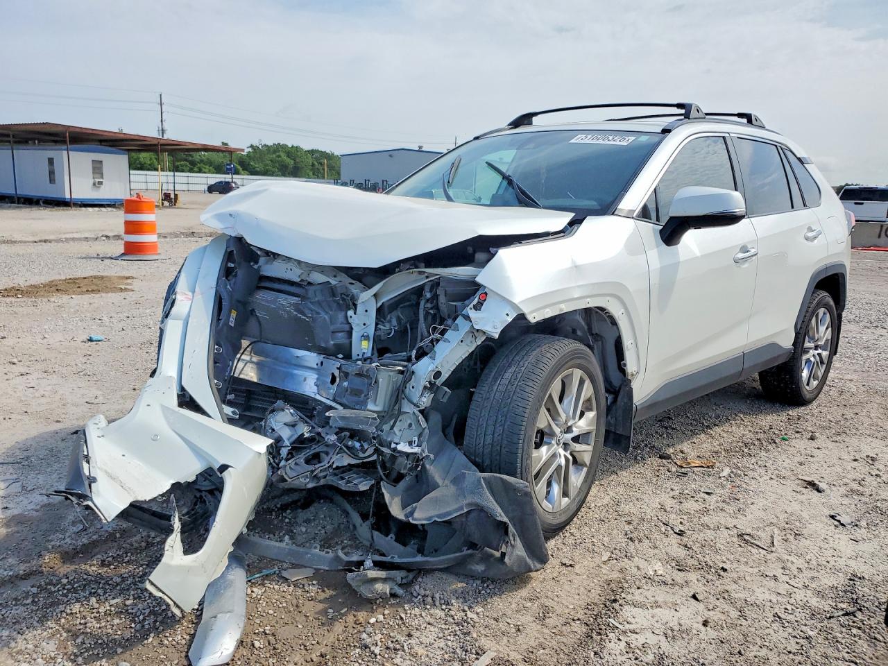 Salvage Toyota RAV4 Image