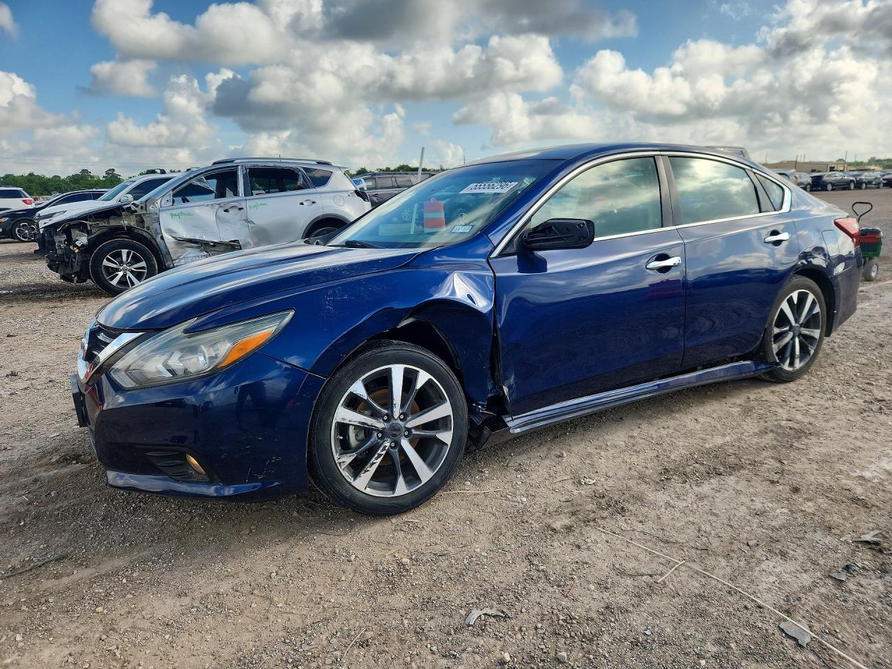 Salvage Nissan Altima Image