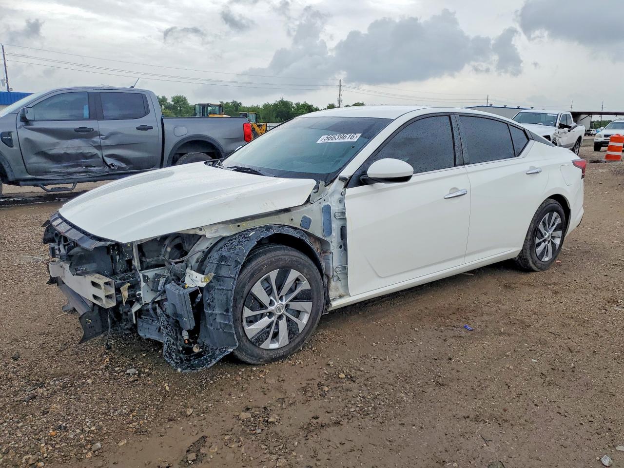 Salvage Nissan Altima Image