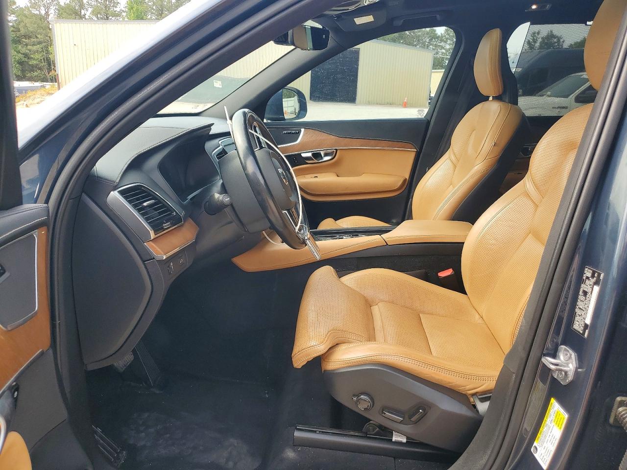 Volvo XC90 T6