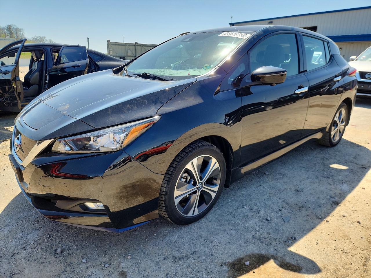 Salvage Nissan LEAF Image
