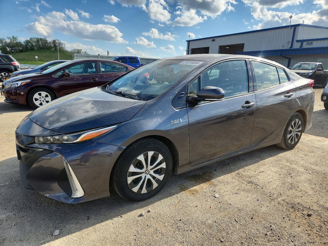 Salvage Toyota Prius Image