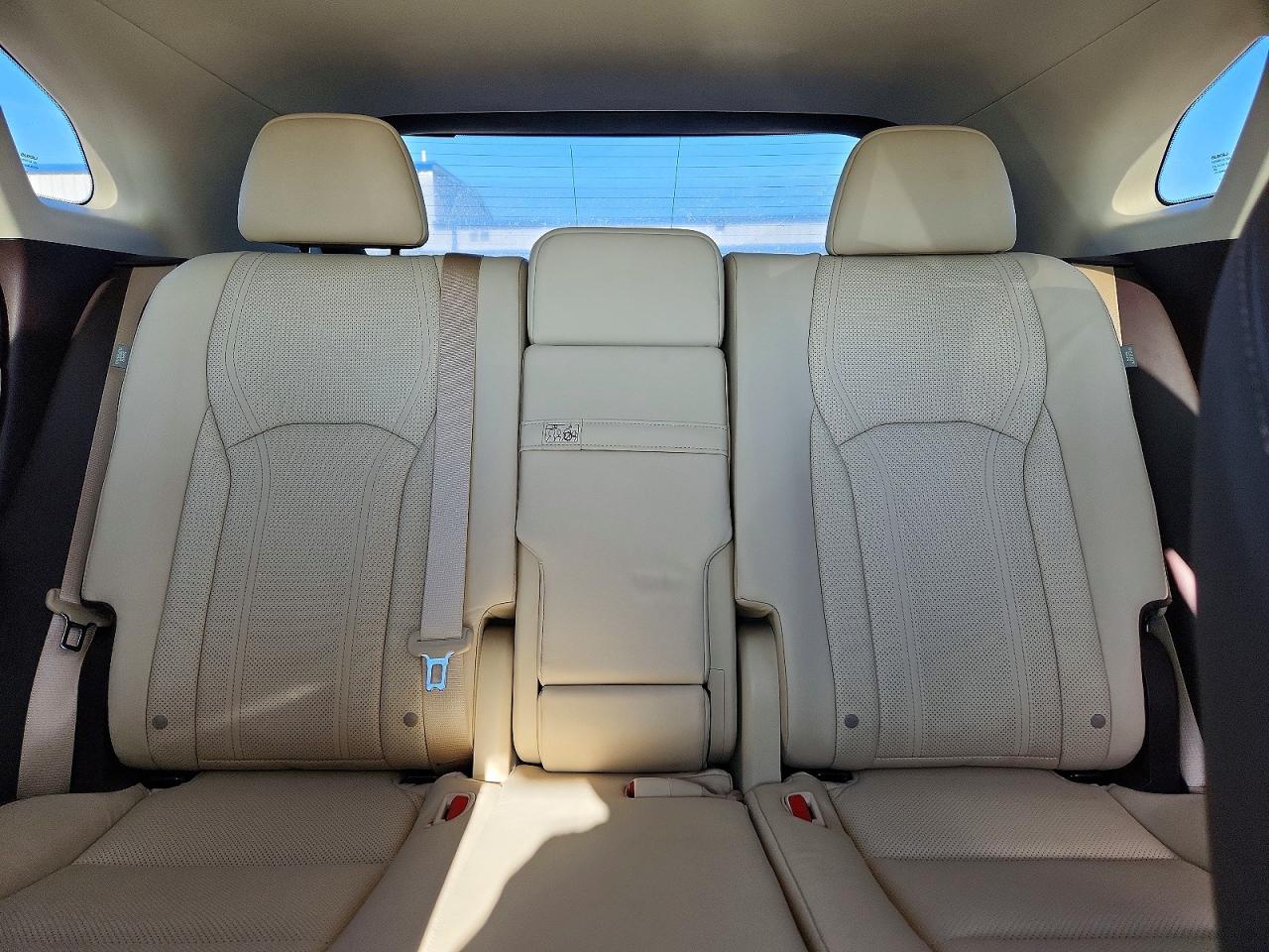 Lexus RX Base
