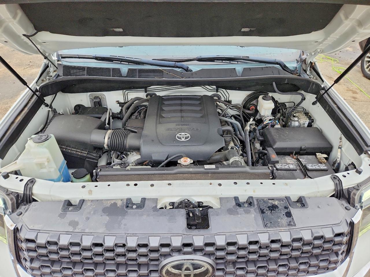 Toyota Tundra Crewmax Sr5