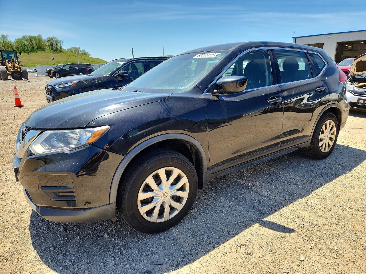 Salvage Nissan Rogue Image