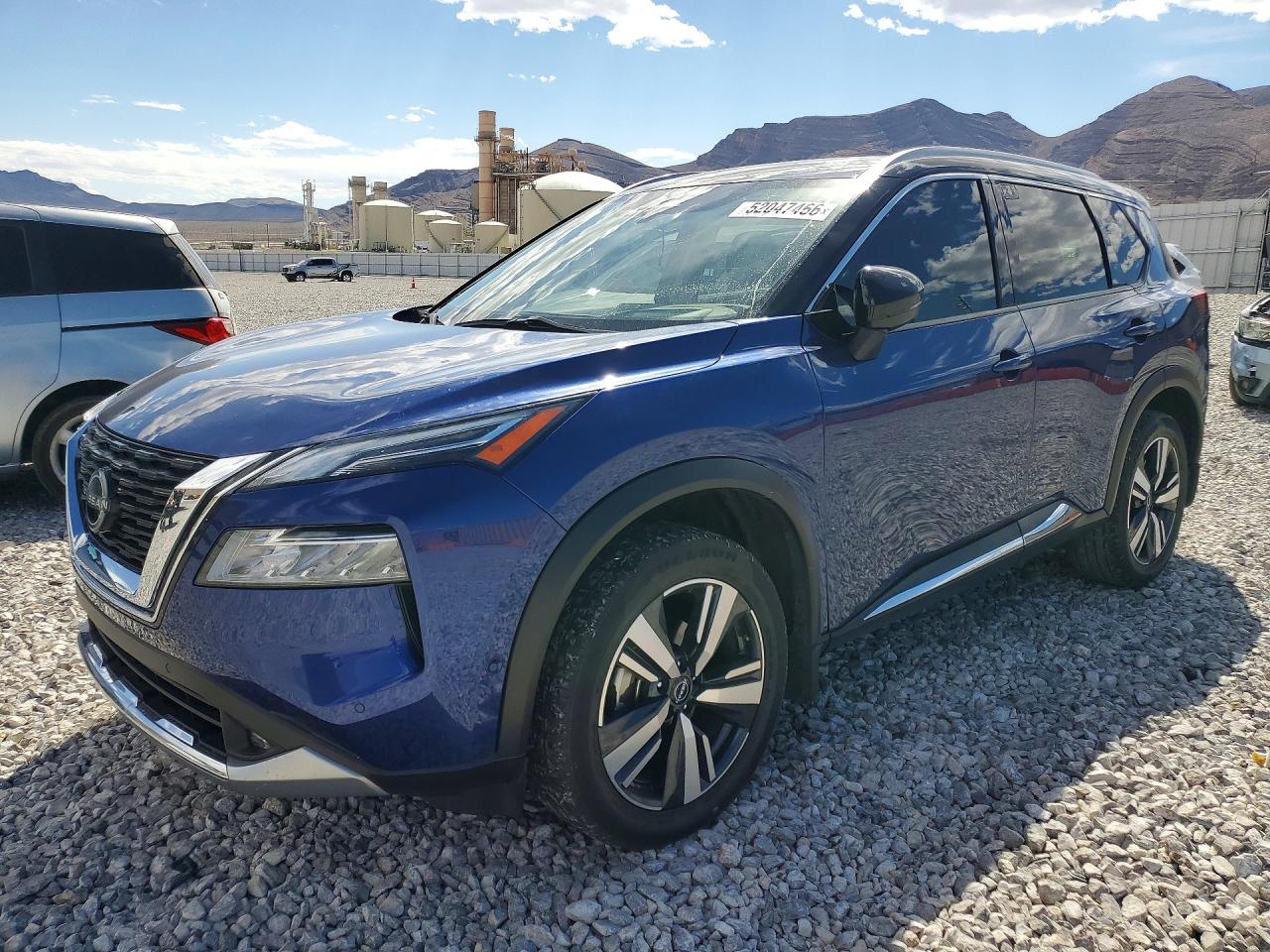 Salvage Nissan Rogue Image