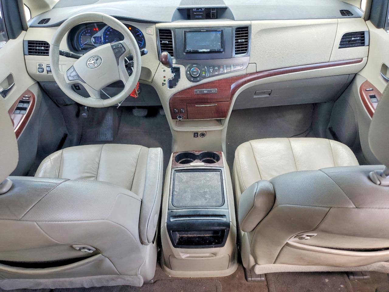 Toyota Sienna Xle 8-passenger