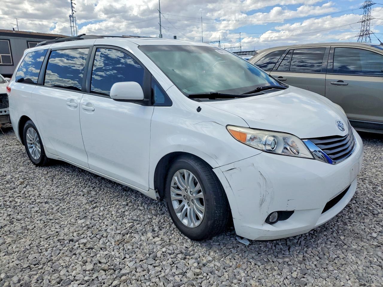 Toyota Sienna Xle 8-passenger