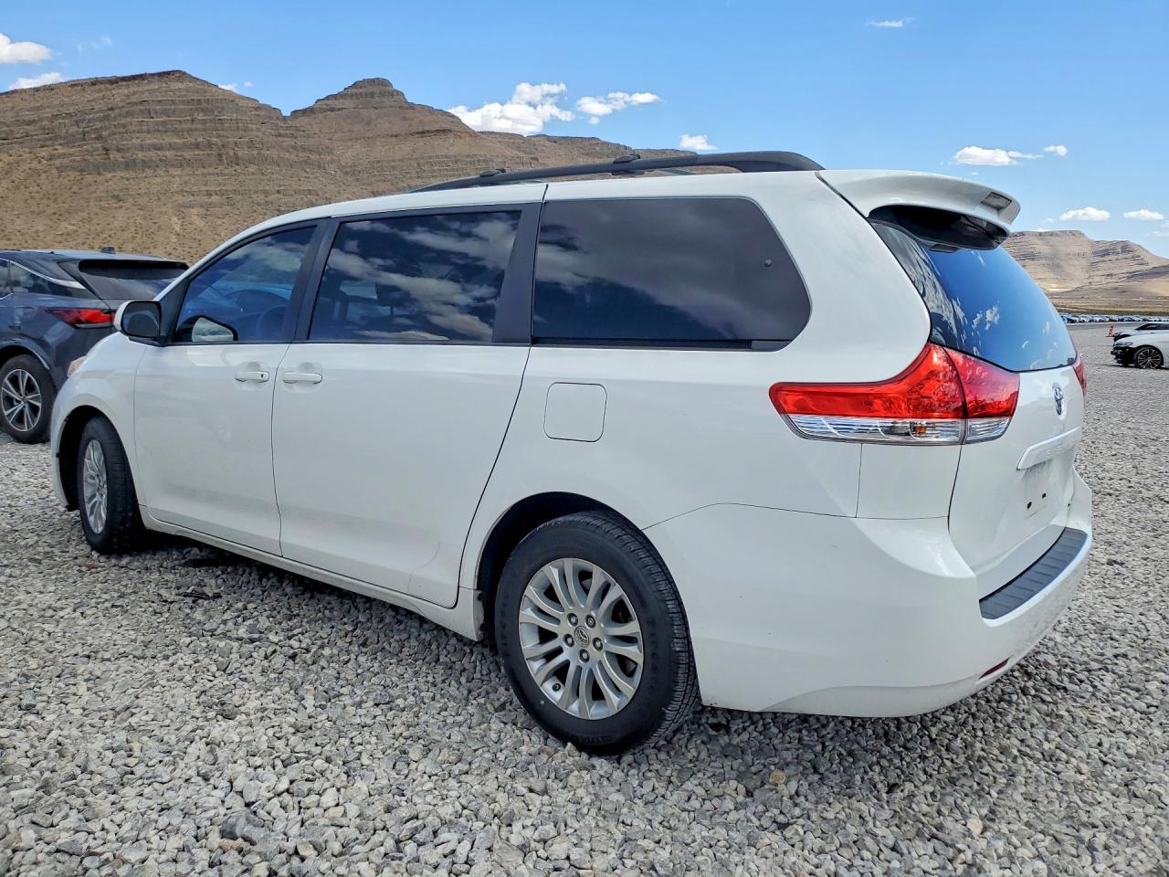 Toyota Sienna Xle 8-passenger