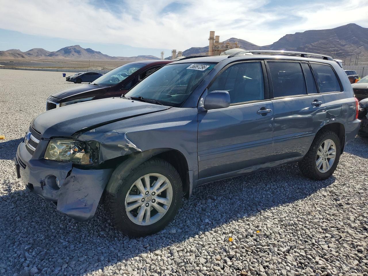 Salvage Toyota Highlander Image