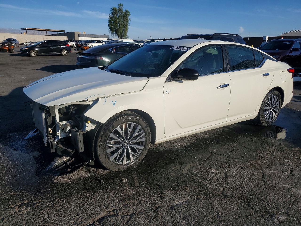Salvage Nissan Altima Image