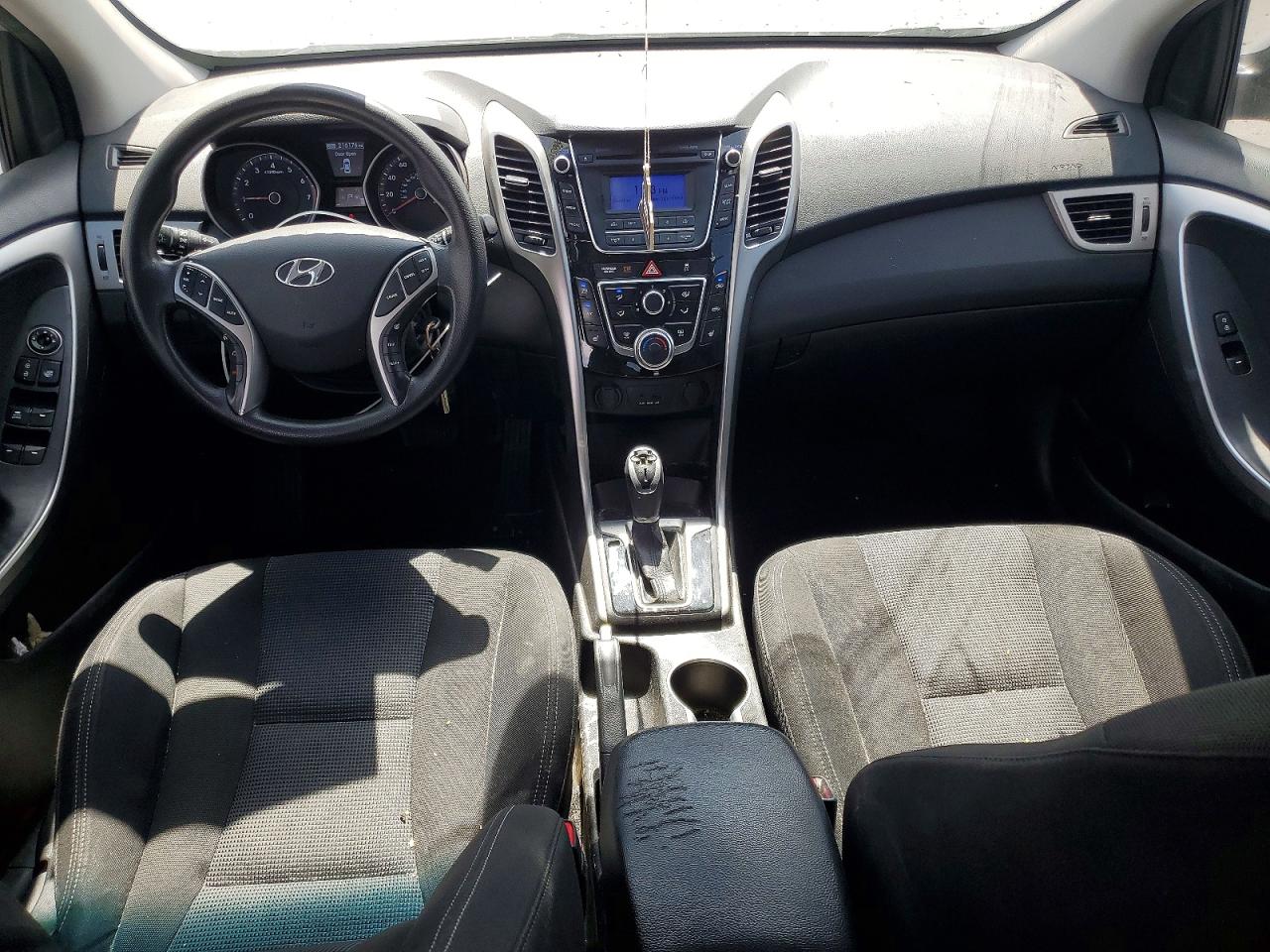 Hyundai ELANTRA Base