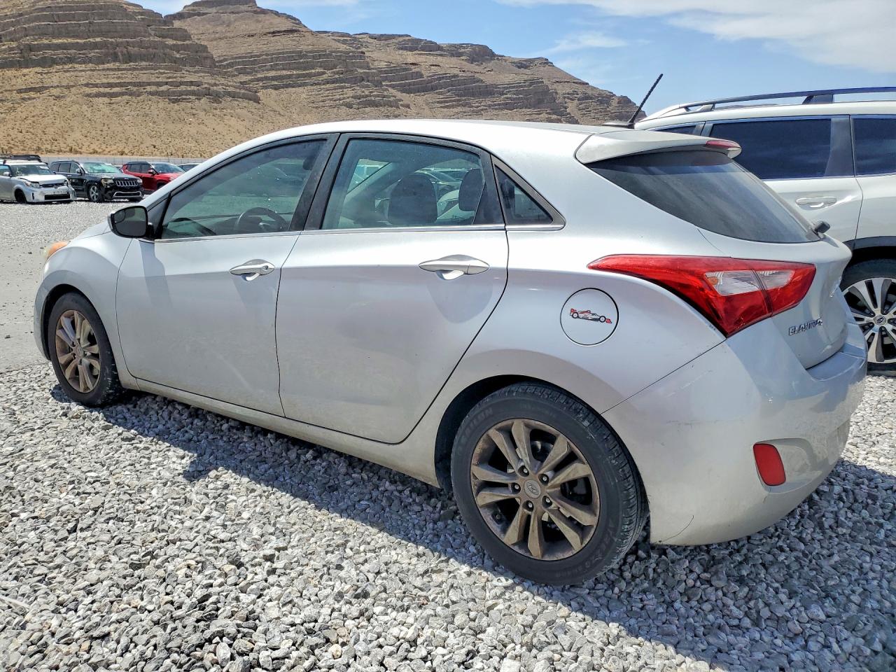 Hyundai ELANTRA Base