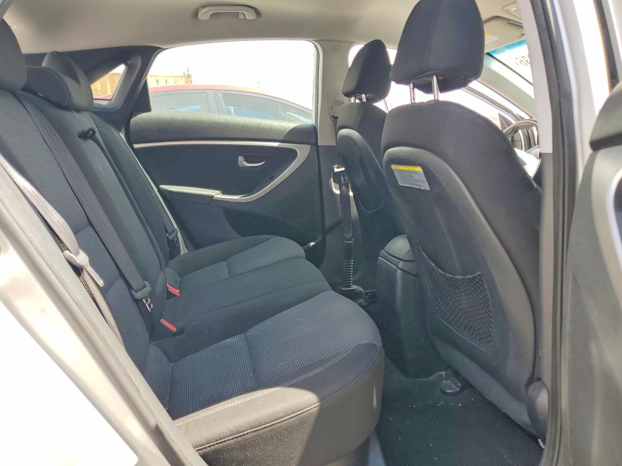 Hyundai ELANTRA Base