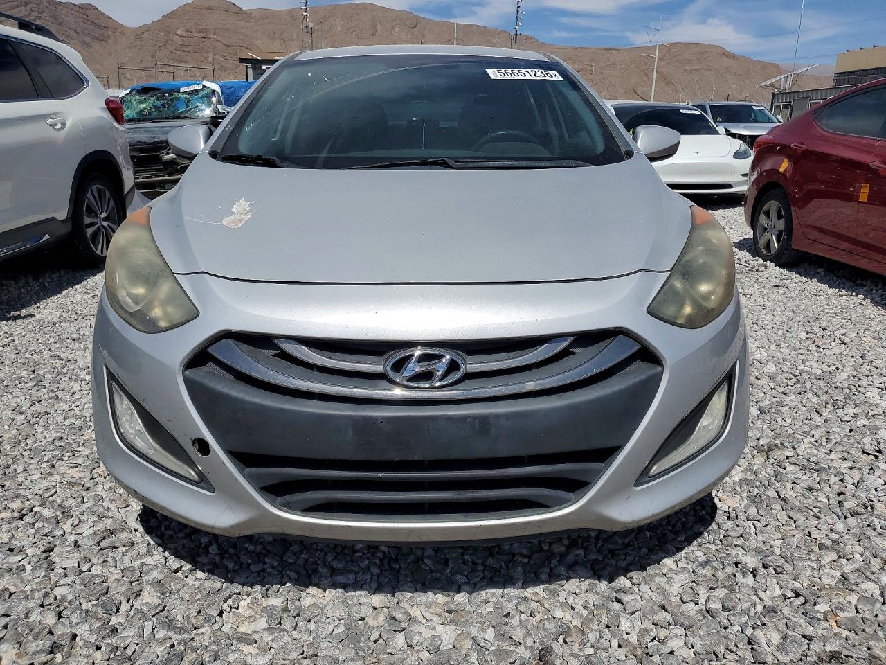 Hyundai ELANTRA Base