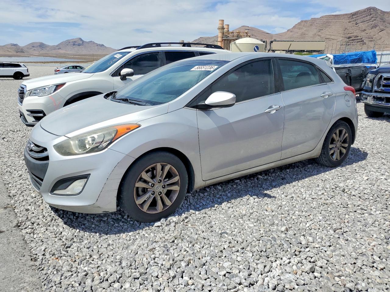 Salvage Hyundai ELANTRA Image