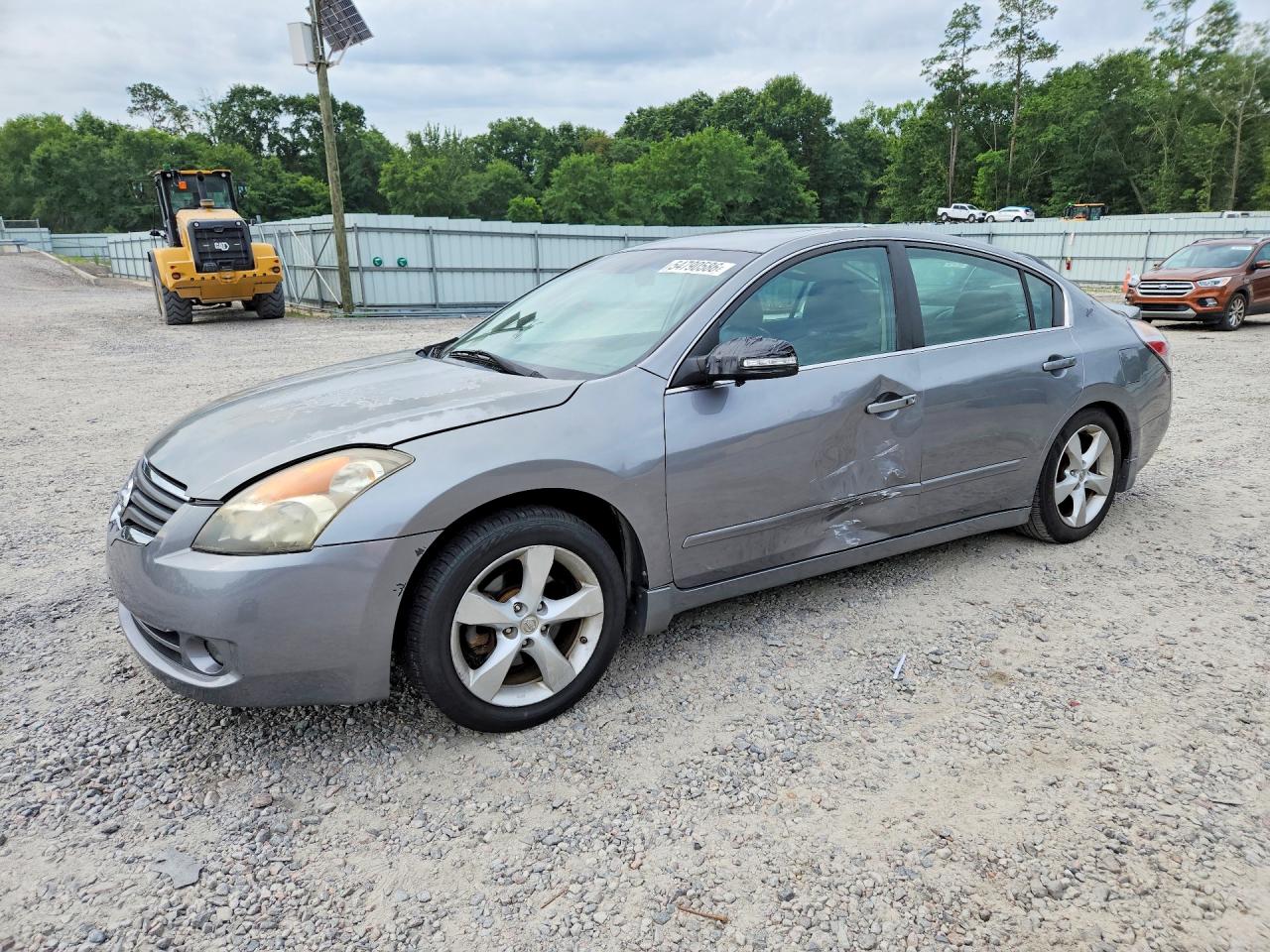Salvage Nissan Altima Image