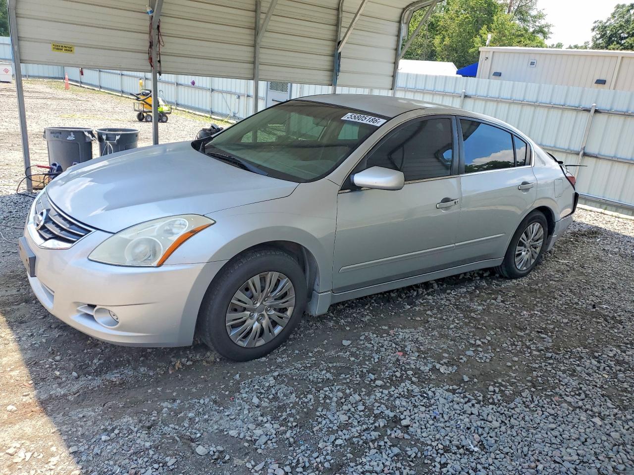 Salvage Nissan Altima Image