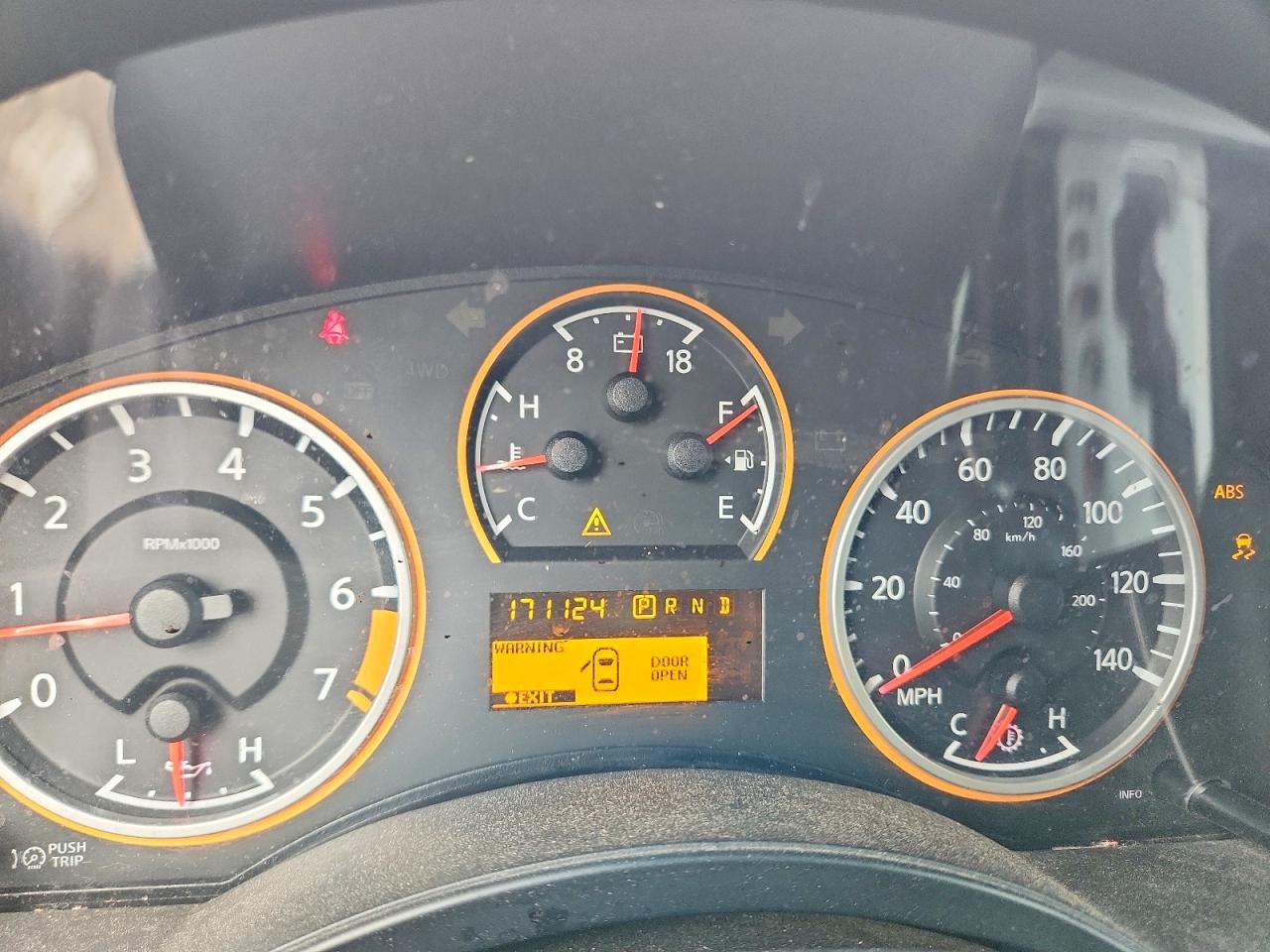 Nissan Titan Sv