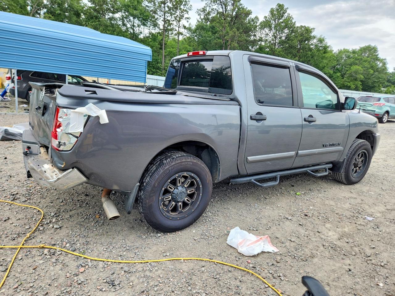 Nissan Titan Sv
